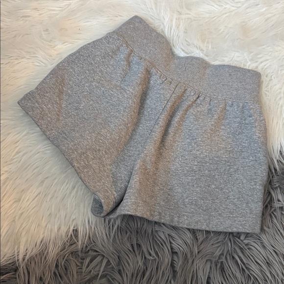 Women NIKE SC Phoenix Fleece
High Waisted Loose Short SZ S - Picture 4 of 5